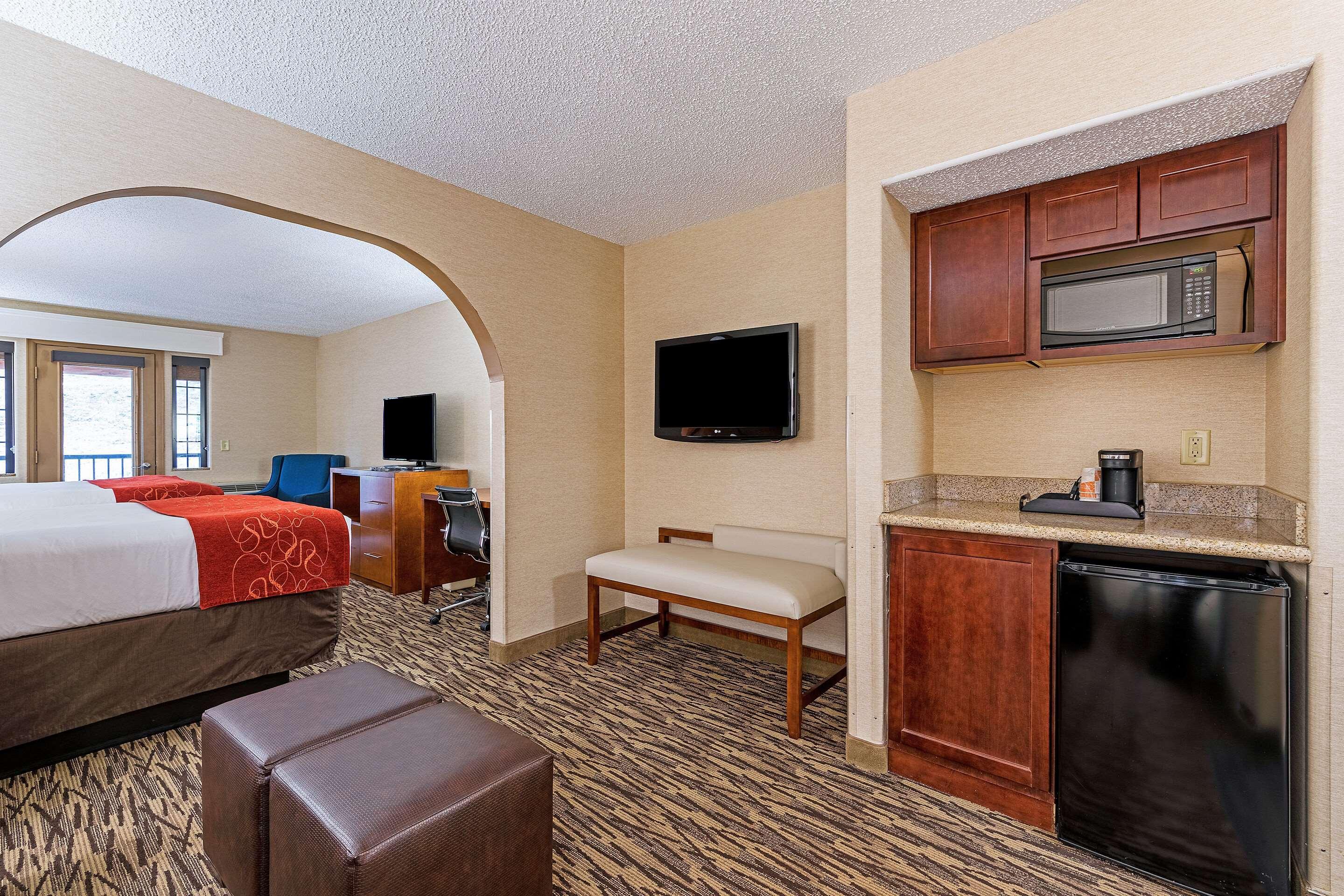 Comfort Suites Golden West On Evergreen Parkway Exterior photo