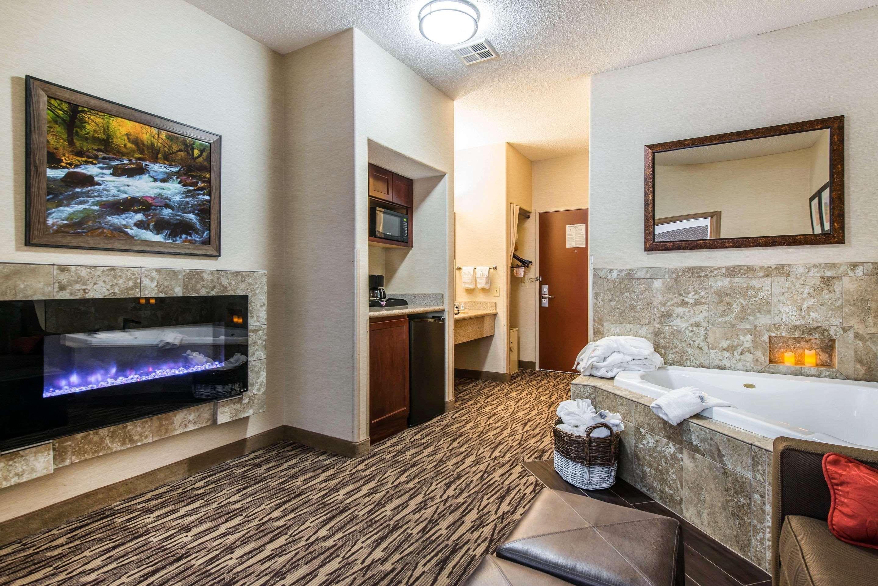 Comfort Suites Golden West On Evergreen Parkway Exterior photo