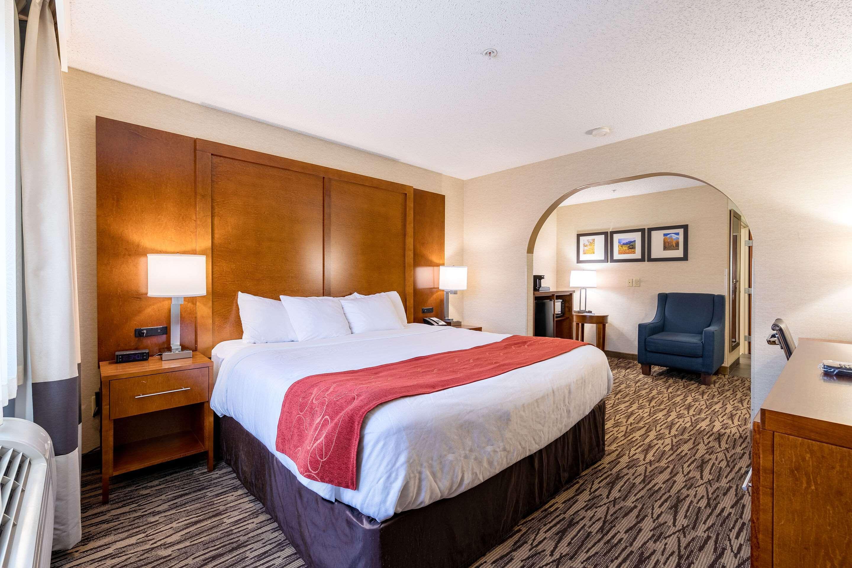 Comfort Suites Golden West On Evergreen Parkway Exterior photo