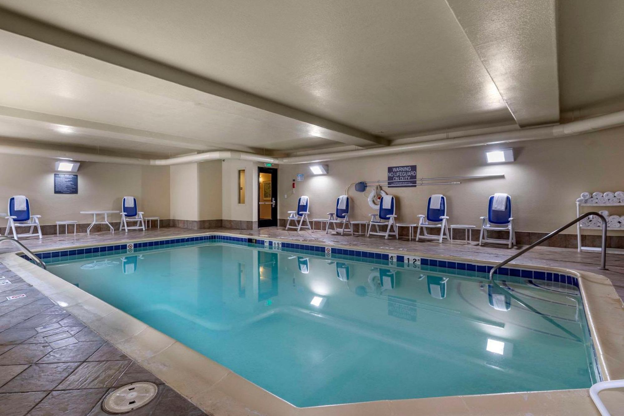 Comfort Suites Golden West On Evergreen Parkway Exterior photo